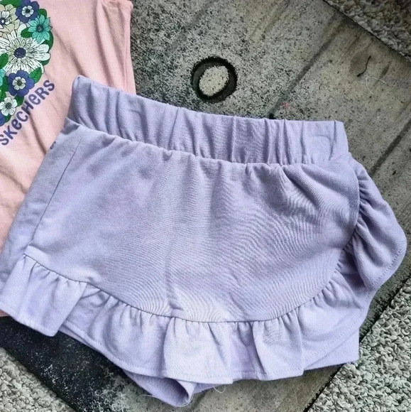 NWT Skechers Girls 2 Piece Set Floral Heart Tshirt And Ruffle Shorts Purple SZ 5 - Picture 3 of 6